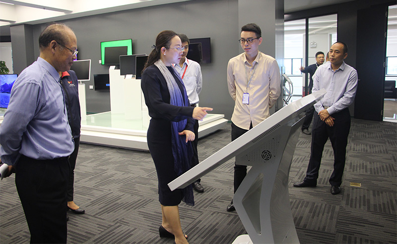 张莉兰主任了解华体会体育公司产品使用功能