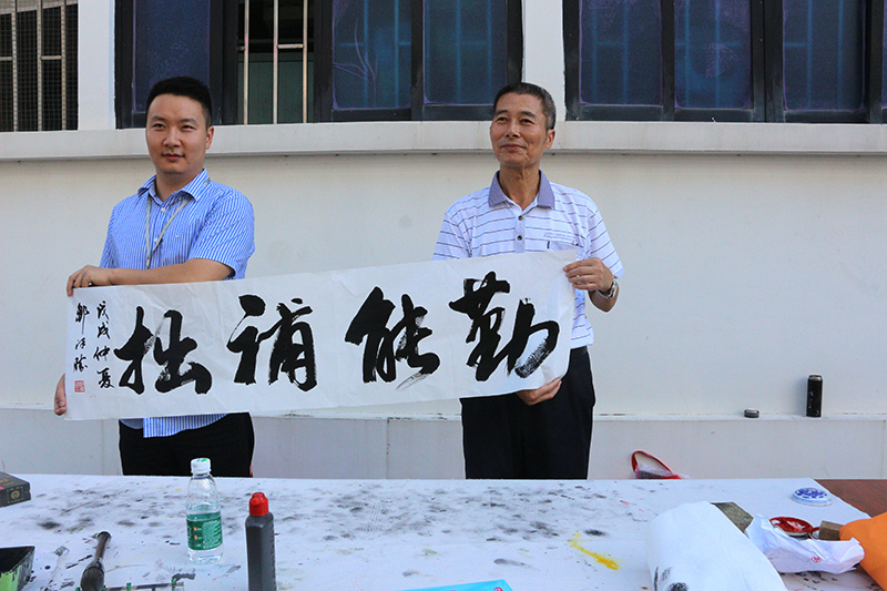 华体会体育公司成功举办第一届“关爱生命，奉献爱心”无偿献血活动