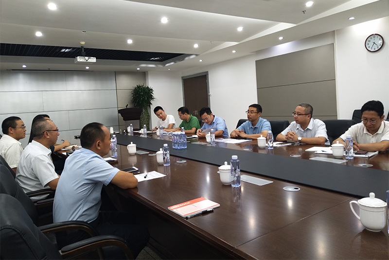 坂田街道党工委书记初庆同志一行莅临华体会体育走访调研