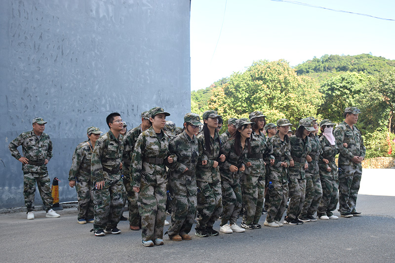 华体会体育园区党委举办了以“不忘初心·牢记使命”为主题的主题党日活动