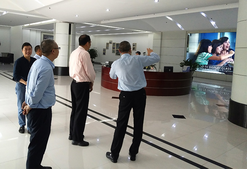 坂田街道办党工委副书记、办事处主任林逸涛一行莅临华体会体育调研