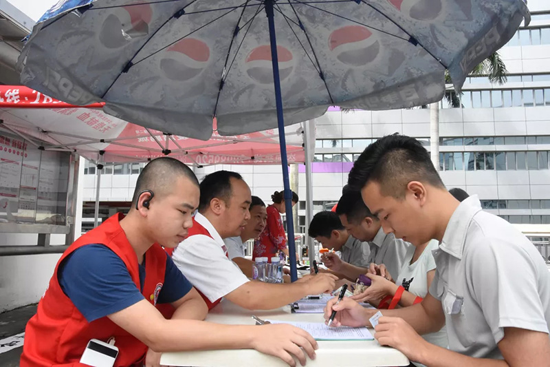 2019年8月华体会体育员工无偿献血传递温暖